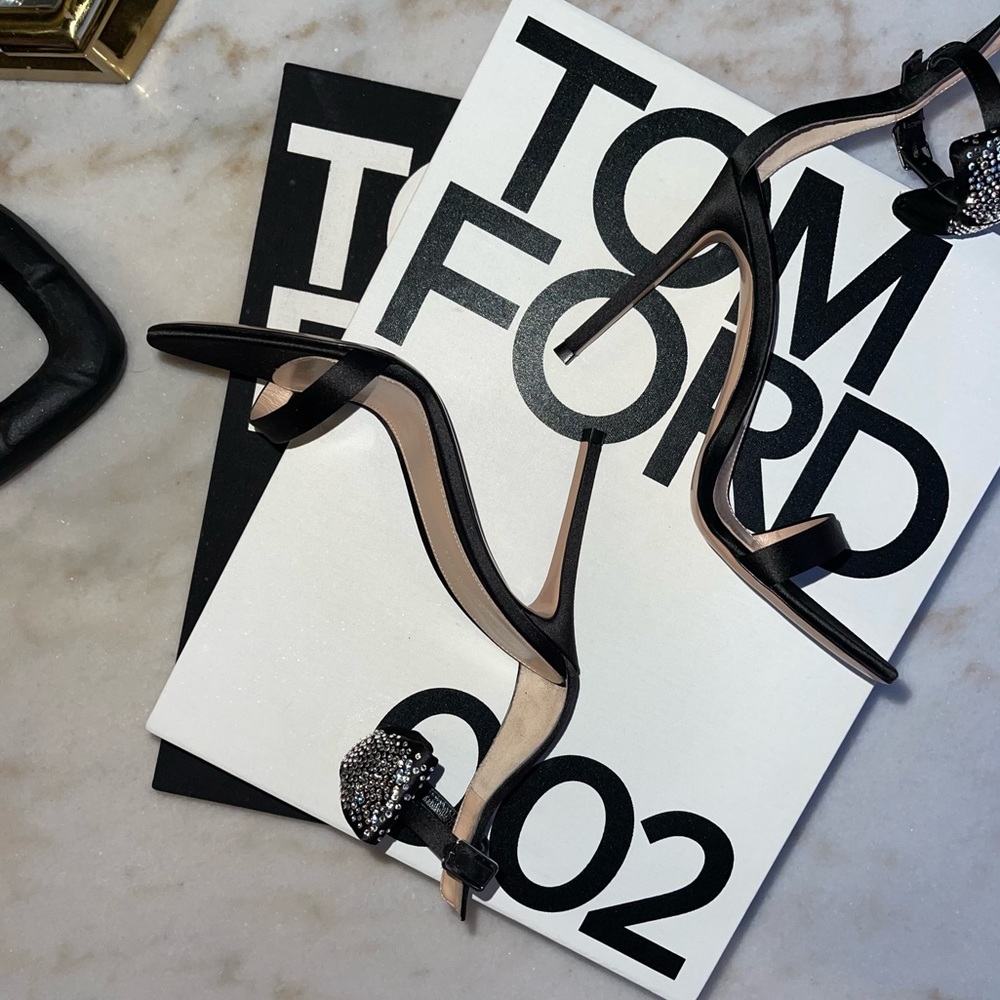 Gianvito Rossi Crystal Bow 105mm Sandals in Black